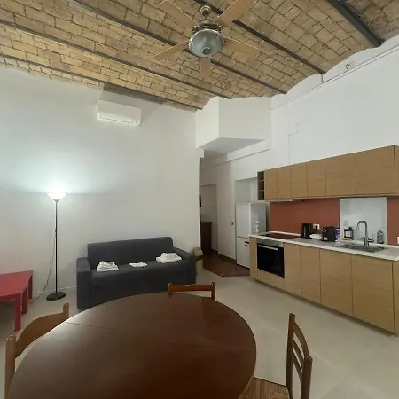 Beautiful In Authentic Trastevere Apartment