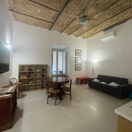 Beautiful In Authentic Trastevere Apartment *