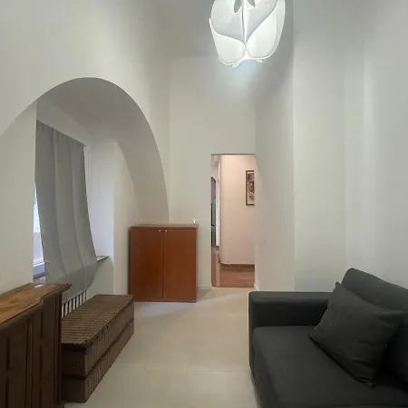 Beautiful In Authentic Trastevere Apartment *